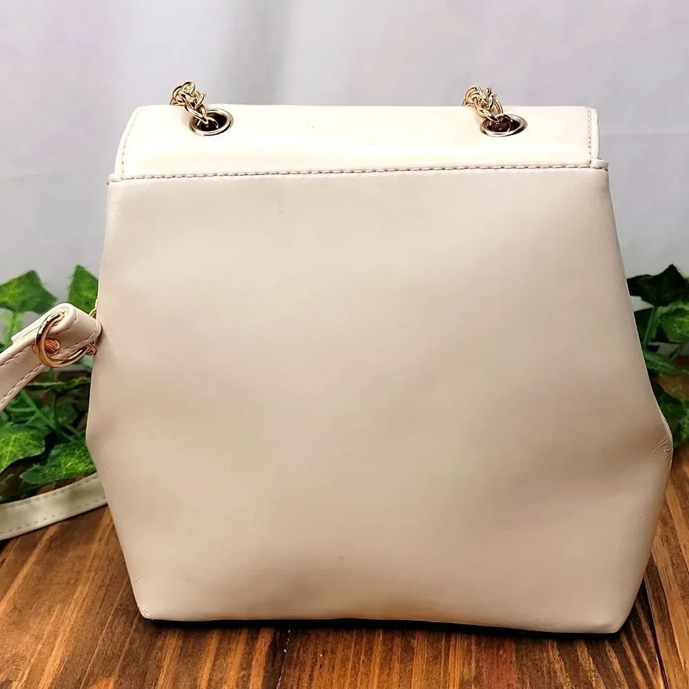 Liz Claiborne. Elegant Cream Crossbody Bag with Gold Chain. EUC